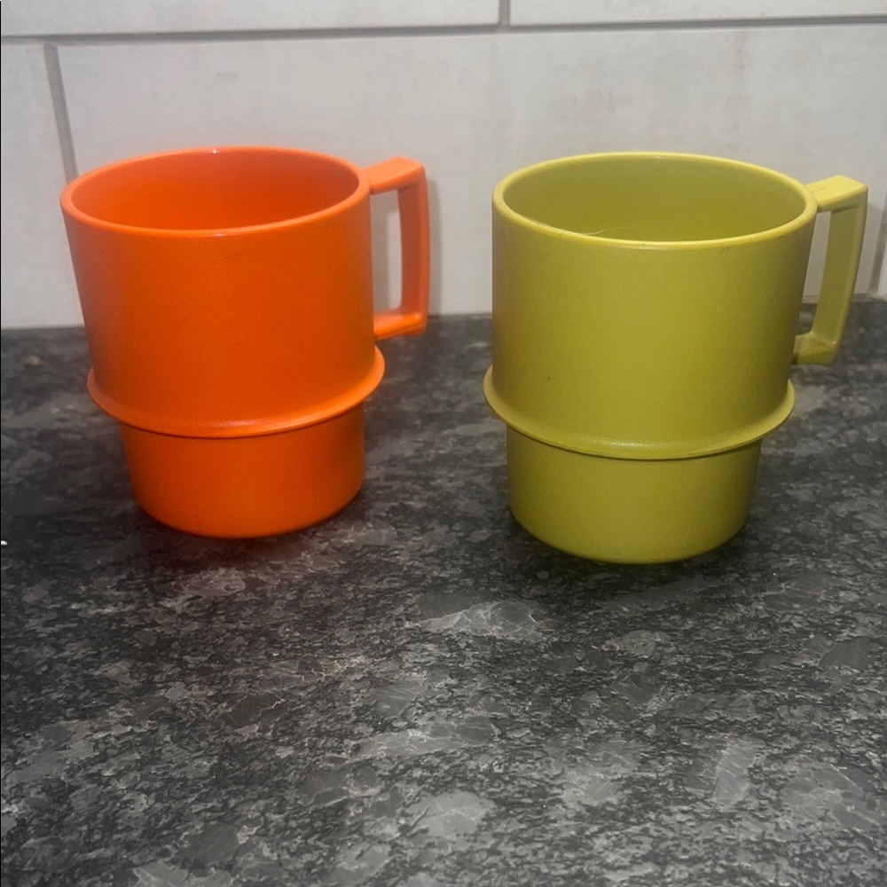 Vintage Tupperware coffee cups. Vibrant Orange and Avocado Green 16 Oz
